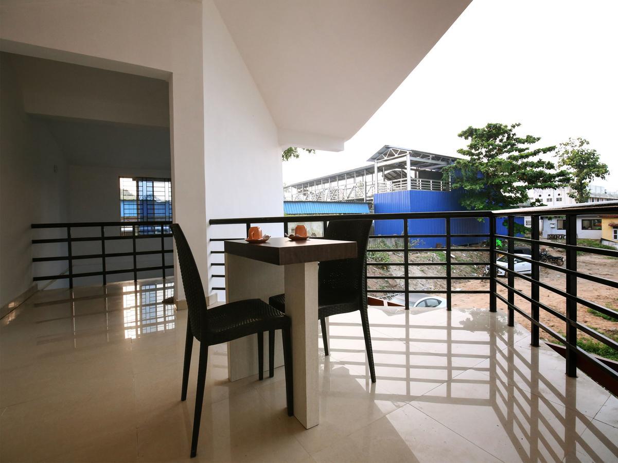 Hotel Oyo 10152 Rail View Residency Alappuzha Exterior foto